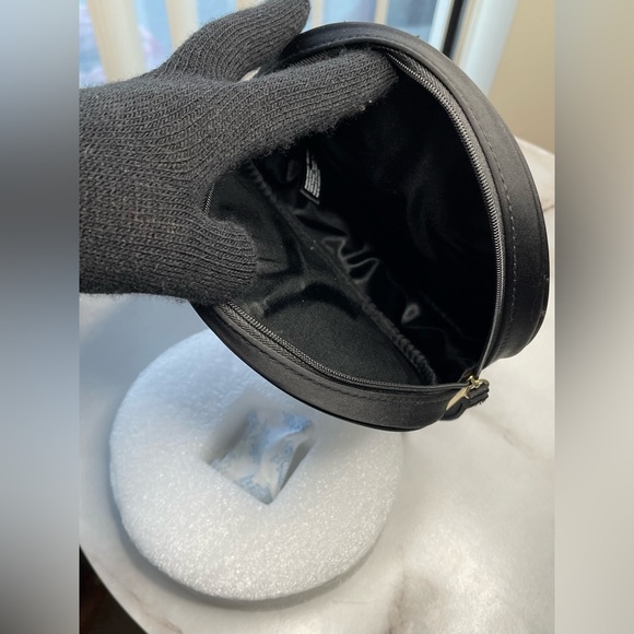 Giorgio Armani cosmetics round pouch - Picture 6 of 8